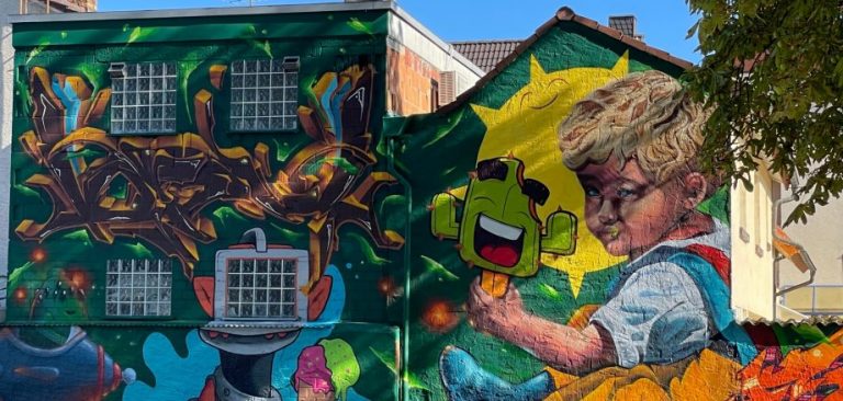 Projekt „Bunter Spielplatz“: Farbenfrohe Kunst für Kinder und Familien